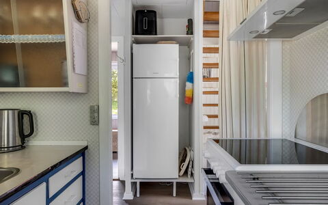 Alflak - 5.2Km from the Sea: Appareil De Cuisine, Cuisine, Principaux Appliance, Design Intérieur, Bois, Sol, Comptoir, Meubles, Électroménager, Sol