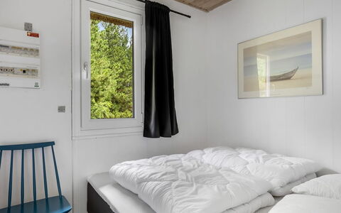 Alflak - 5.2Km from the Sea: Mur, Chambre, Bois, Lit, Design Intérieur, Drap De Lit, Plafond, Meubles, Literie, Sol