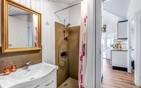 Caya - 450M to the Fjord: Sol, Design Intérieur, Bois, Sol, Escaliers, Plafond, Tache De Bois, Parquet, Dur, Balustrade