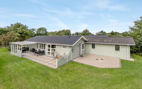 Anabella - 400M to the Fjord: Herbe, Arbuste, Maison, Jardin, Domicile, Chalet, Lot Terre, Pelouse, Couverture De Sol
