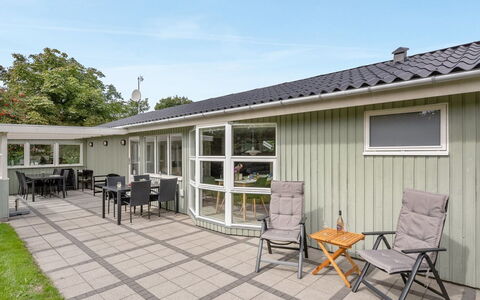 Anabella - 400M to the Fjord: Herbe, Arbuste, Maison, Jardin, Domicile, Chalet, Lot Terre, Pelouse, Couverture De Sol