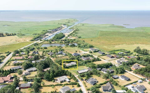 Anabella - 400M to the Fjord: Herbe, Arbuste, Maison, Jardin, Domicile, Chalet, Lot Terre, Pelouse, Couverture De Sol