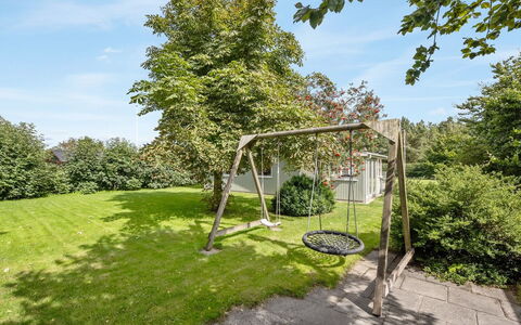 Anabella - 400M to the Fjord: Herbe, Arbuste, Maison, Jardin, Domicile, Chalet, Lot Terre, Pelouse, Couverture De Sol