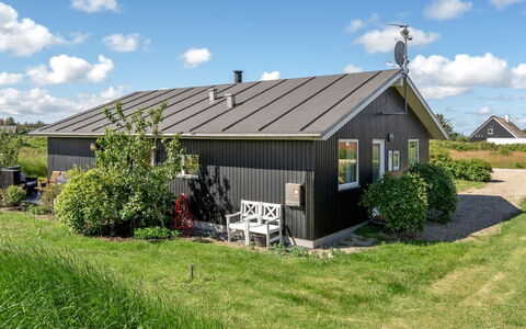 Gudmunda - 200M to the Fjord: Toit, Maison, Domicile, Chalet, Porte, Siding, Plate-Forme, Porche, Planche, Dur