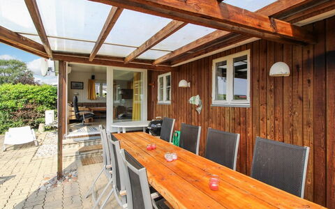Lillebror - 200M from the Sea: Bois, Communauté Des Plantes, Lot Terre, Ombre, Matériau Naturel, Batiments Jardin, Cabanon, Structure En Plein Air, Cabane En Rondins