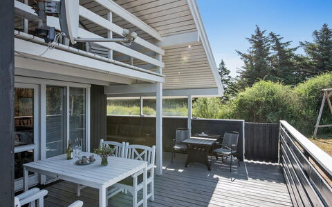 Bente - 800M from the Sea: Toit, Maison, Domicile, Chalet, Porte, Siding, Plate-Forme, Porche, Planche, Dur