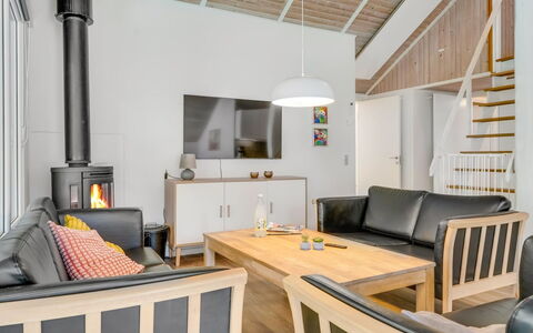 Eisa - 300M to the Fjord: Design Intérieur, Meubles, Sol, Sol, Bois, Plafond, Canapé, Pièce, Salon, Parquet