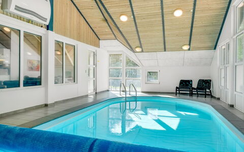 Eisa - 300M to the Fjord: Bleu, Arbuste, Chalet, Couverture De Sol, Jardin, Biens, Ombre, Aménagement Paysager, Ferme, Eco Hôtel