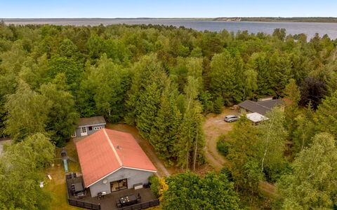 Anine - 200M to the Fjord: Bleu, Arbuste, Chalet, Couverture De Sol, Jardin, Biens, Ombre, Aménagement Paysager, Ferme, Eco Hôtel