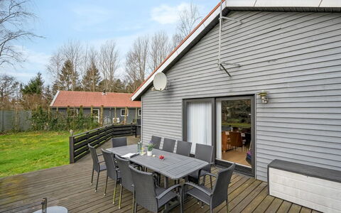 Anine - 200M to the Fjord: Bleu, Arbuste, Chalet, Couverture De Sol, Jardin, Biens, Ombre, Aménagement Paysager, Ferme, Eco Hôtel