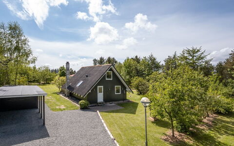 Femija - 500M to the Fjord: Herbe, Chalet, Domicile, Toit, Biens, Ferme, Pelouse, Jardin, Aménagement Paysager, Siding