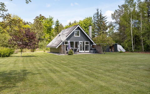 Femija - 500M to the Fjord: Herbe, Maison, Chalet, Domicile, Lot Terre, Toit, Zone Rurale, Pelouse, Ferme, Jardin