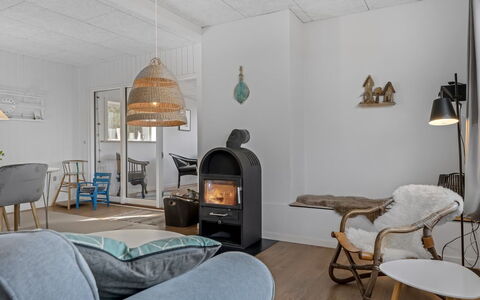 Thyra - 500M to the Fjord: Meubles, Design Intérieur, Sol, Bois, Plafond, Sol, Pièce, Éclairage, Chaise, Salon