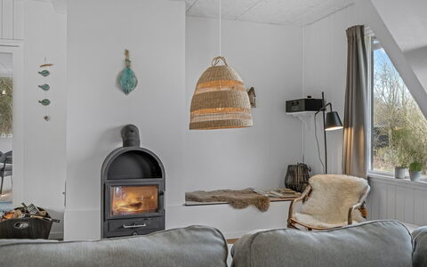 Thyra - 500M to the Fjord: Bois, Meubles, Plafond, Chaise, Matériau Naturel, Dur, Lampe, Salon, Luminaire, Cadre