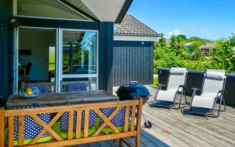 Athisl - 800M from the Sea: Porche, Domicile, Plate-Forme, Ombre, Chaise, Chalet, Dur, Eco Hôtel, Tache De Bois, Parquet