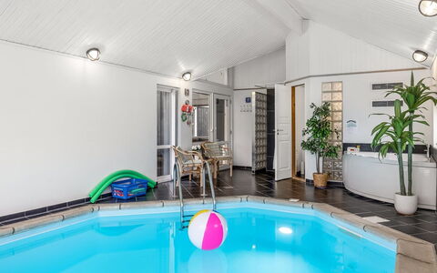 Athisl - 800M from the Sea: Piscine, Sol, Composite, Recours, Plafond, Chaise, Hôtel, Conception, Eco Hôtel, Plante D'Appartement