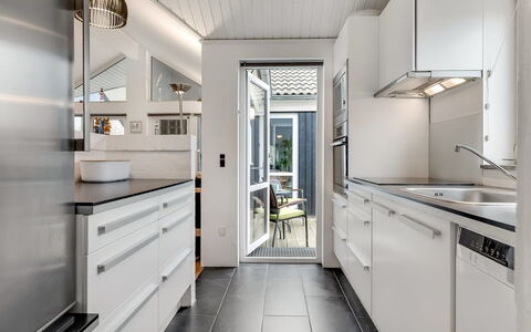 Athisl - 800M from the Sea: Cuisine, Comptoir, Design Intérieur, Sol, Principaux Appliance, Appareil De Cuisine, Cabinetry, Plafond, Domicile, Sol