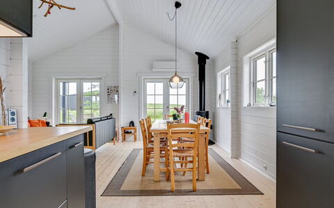 Siebelt - 200M from the Sea: Bois, Sol, Parquet, Sol, Plafond, Domicile, Cabinetry, Porte, Revêtement De Sol Stratifié, Cuisine