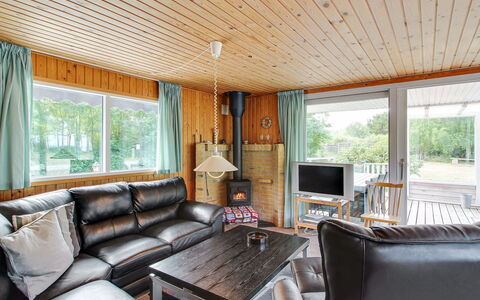 Eldina - 100M from the Sea: Bois, Design Intérieur, Meubles, Plafond, Sol, Sol, Canapé, Domicile, Parquet, Salon