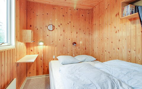 Eldina - 100M from the Sea: Mur, Bois, Design Intérieur, Chambre, Plafond, Sol, Sol, Lit, Éclairage, Luminaire