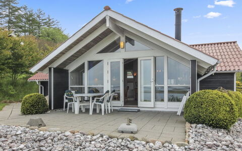 Pirkka - 50M to the Fjord: Domicile, Maison, Chalet, Porte, Biens, Siding, Ombre, Allée, Porche
