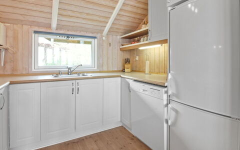 Pirkka - 50M to the Fjord: Bois, Sol, Design Intérieur, Cuisine, Plafond, Sol, Luminaire Plomberie, Comptoir, Évier, Robinet