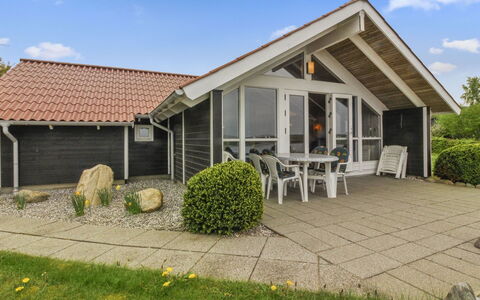 Pirkka - 50M to the Fjord: Maison, Domicile, Zone Résidentielle, Chalet, Siding, Biens, Allée, Cour
