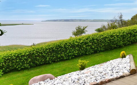 Pirkka - 50M to the Fjord: Bois, Toit, Maison, Chalet, Porte, Domicile, Siding, Lot Terre, Batiments Jardin, Cabanon