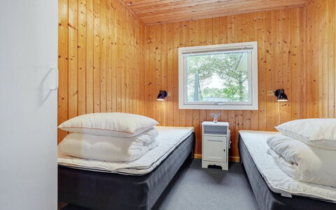 Jaskirt - 125M from the Sea: Lit, Chambre, Bois, Drap De Lit, Literie, Design Intérieur, Plafond, Cadre De Lit, Domicile, Sol