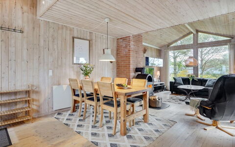 Jaskirt - 125M from the Sea: Bois, Plafond, Design Intérieur, Meubles, Sol, Domicile, Pièce, Salon, Dur, Luminaire