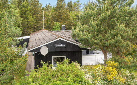 Jaskirt - 125M from the Sea: Maison, Arbuste, Domicile, Chalet, Toit, Jardin, Aménagement Paysager, Cour, Biens, Batiments Jardin
