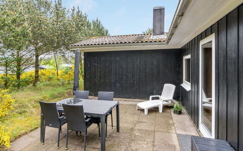 Jaskirt - 125M from the Sea: Bois, Domicile, Lot Terre, Chalet, Couverture De Sol, Arrière-Cour, Siding, Jardin, Ombre, Pelouse