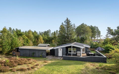 Bia - 250M from the Sea: Bois, Domicile, Porche, Plate-Forme, Dur, Toit, Tache De Bois, Parquet, Eco Hôtel