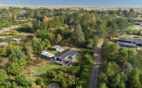Bia - 250M from the Sea: Bois, Domicile, Porche, Plate-Forme, Dur, Toit, Tache De Bois, Parquet, Eco Hôtel
