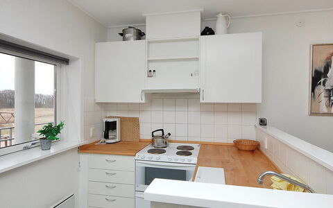 Enni - 100M from the Sea: Cuisine, Appareil De Cuisine, Comptoir, Principaux Appliance, Cabinetry, Sol, Design Intérieur, Bois, Plafond, Cuisinière