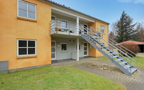 Enni - 100M from the Sea: Domicile, Biens, Balcon, Cour, Allée, Porche, Villa, Balustrade, Siding