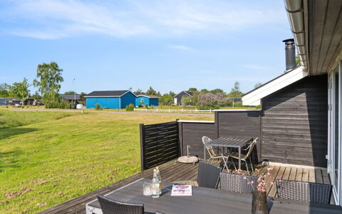 Jil - 750M from the Sea: Architecture, Toit, Domicile, Composite, Daylighting, Siding, Allée