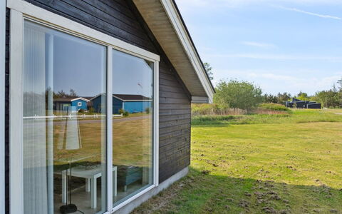 Jil - 750M from the Sea: Architecture, Toit, Domicile, Composite, Daylighting, Siding, Allée