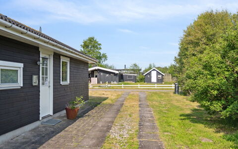 Jil - 750M from the Sea: Architecture, Toit, Domicile, Composite, Daylighting, Siding, Allée