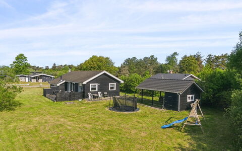 Jil - 750M from the Sea: Architecture, Toit, Domicile, Composite, Daylighting, Siding, Allée