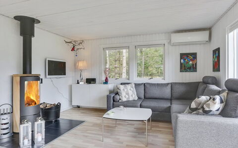 Sybille - from the Sea: Toit, Maison, Domicile, Chalet, Siding, Biens, Allée, Batiments Jardin, Cour, Cabanon