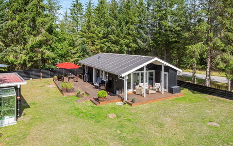 Sybille - from the Sea: Toit, Maison, Domicile, Chalet, Siding, Biens, Allée, Batiments Jardin, Cour, Cabanon