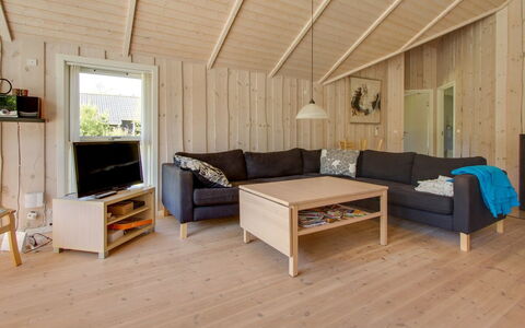 Åsta - 1.7Km from the Sea: Meubles, Design Intérieur, Sol, Bois, Sol, Plafond, Parquet, Chaise, Table, Éclairage