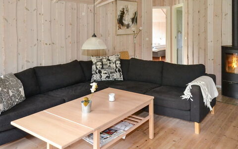 Åsta - 1.7Km from the Sea: Meubles, Design Intérieur, Sol, Bois, Sol, Plafond, Parquet, Chaise, Table, Éclairage
