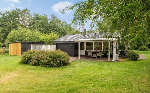 Gia - 1.3Km from the Sea: Maison, Toit, Domicile, Zone Résidentielle, Arbuste, Chalet, Jardin, Lot Terre, Pelouse