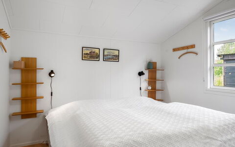 Gia - 1.3Km from the Sea: Mur, Chambre, Lit, Bois, Design Intérieur, Plafond, Meubles, Sol, Drap De Lit, Sol