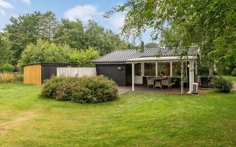 Gia - 1.3Km from the Sea: Maison, Toit, Domicile, Zone Résidentielle, Arbuste, Chalet, Lot Terre, Jardin, Pelouse, Ombre