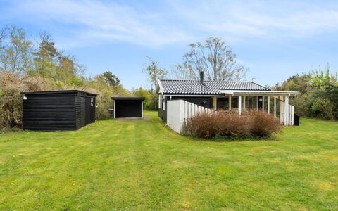 Gia - 1.3Km from the Sea: Bois, Toit, Maison, Chalet, Porte, Domicile, Siding, Lot Terre, Batiments Jardin, Cabanon