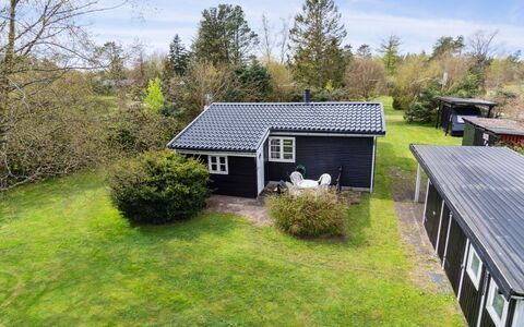Gia - 1.3Km from the Sea: Bois, Toit, Maison, Chalet, Porte, Domicile, Siding, Lot Terre, Batiments Jardin, Cabanon