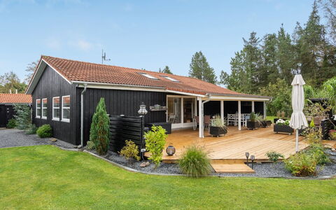 Almen - 400M from the Sea: Toit, Maison, Domicile, Chalet, Siding, Biens, Allée, Batiments Jardin, Cour, Cabanon